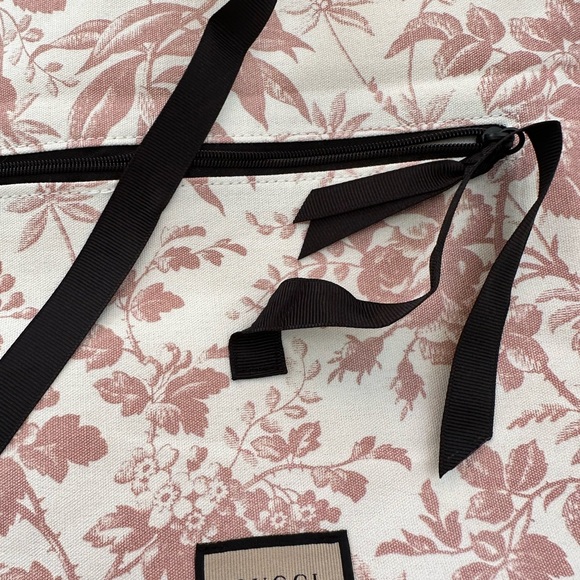 New GUCCI Beauty Pochette - Picture 7 of 11